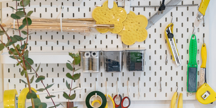 صورة غلاف مشروع المبدع المستقل - علي الناصر - محتوى حسابات التواصل الاجتماعي